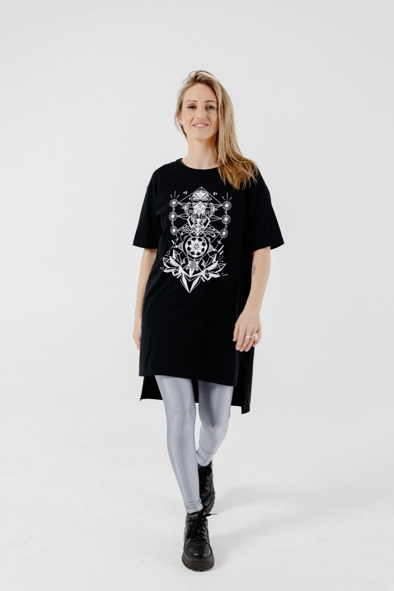 Marškinėliai "Sacred geometry" prailginti