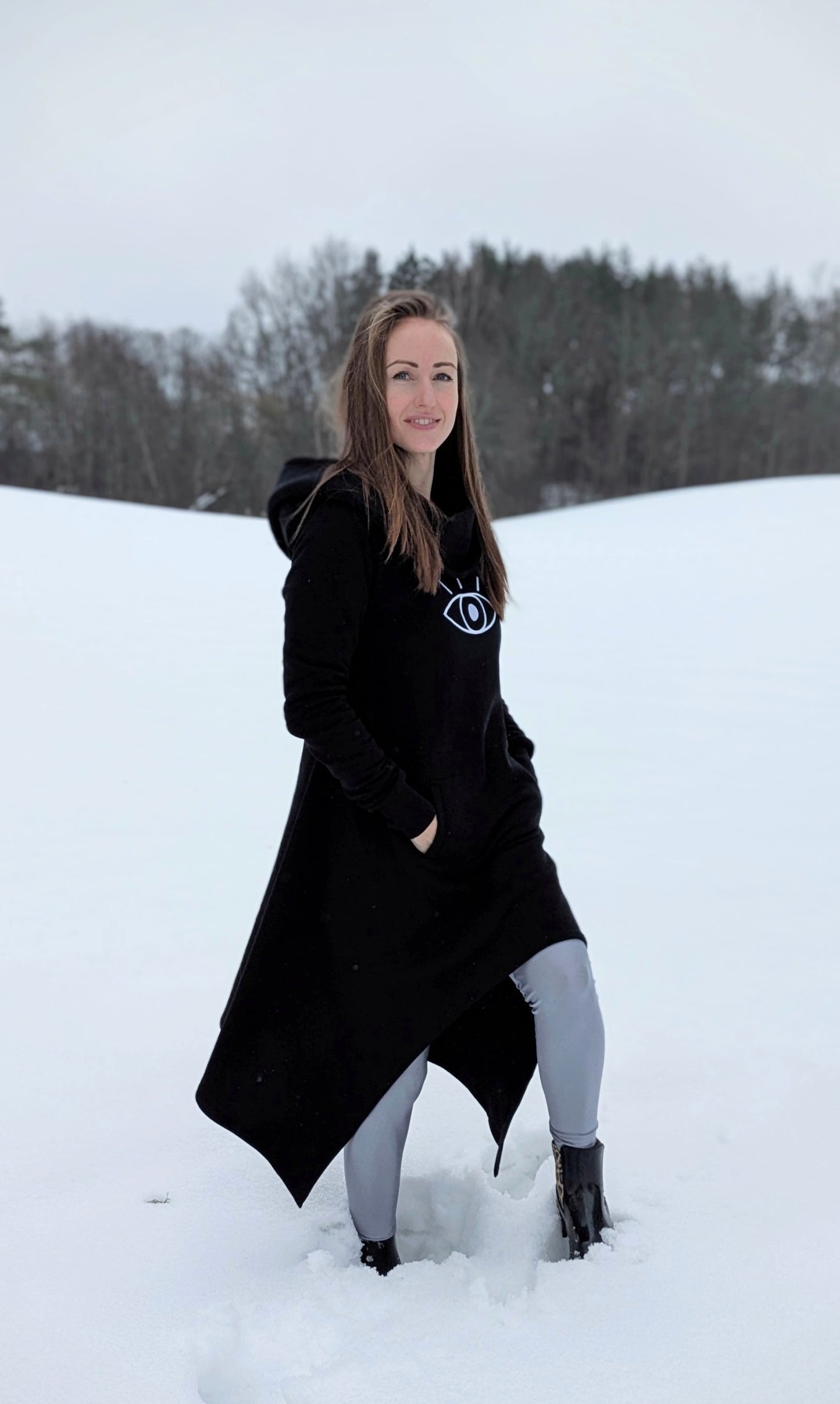 "Third Eye" juodas ilgas džemperis- suknelė